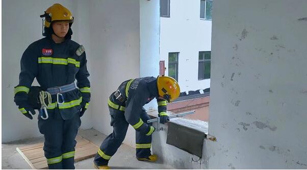 牡丹江市消防救援支队自主研发多功能锚点器提高初战救援效能